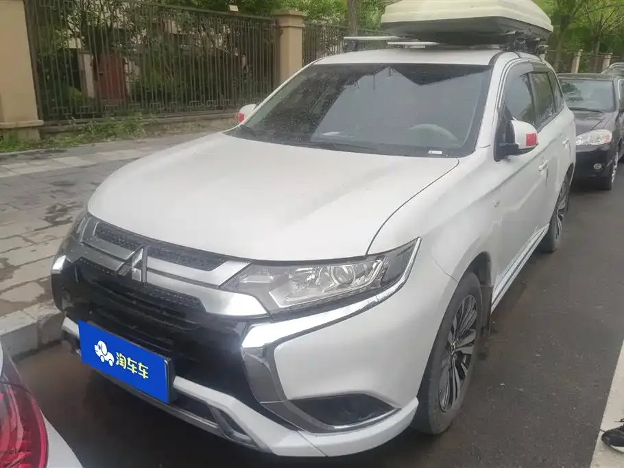 Mitsubishi Outlander — фото 1