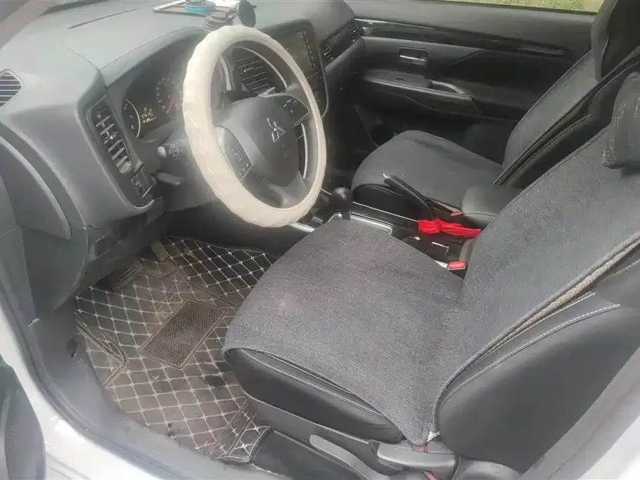 Mitsubishi Outlander — фото 10