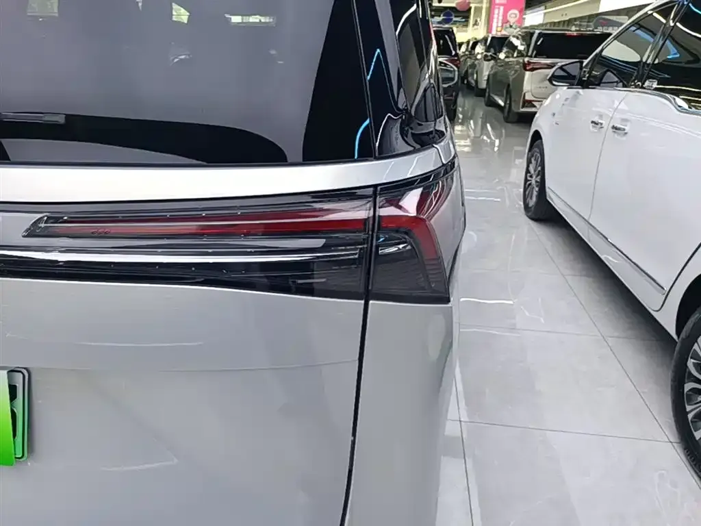 Buick GL8 Hybrid — фото 6