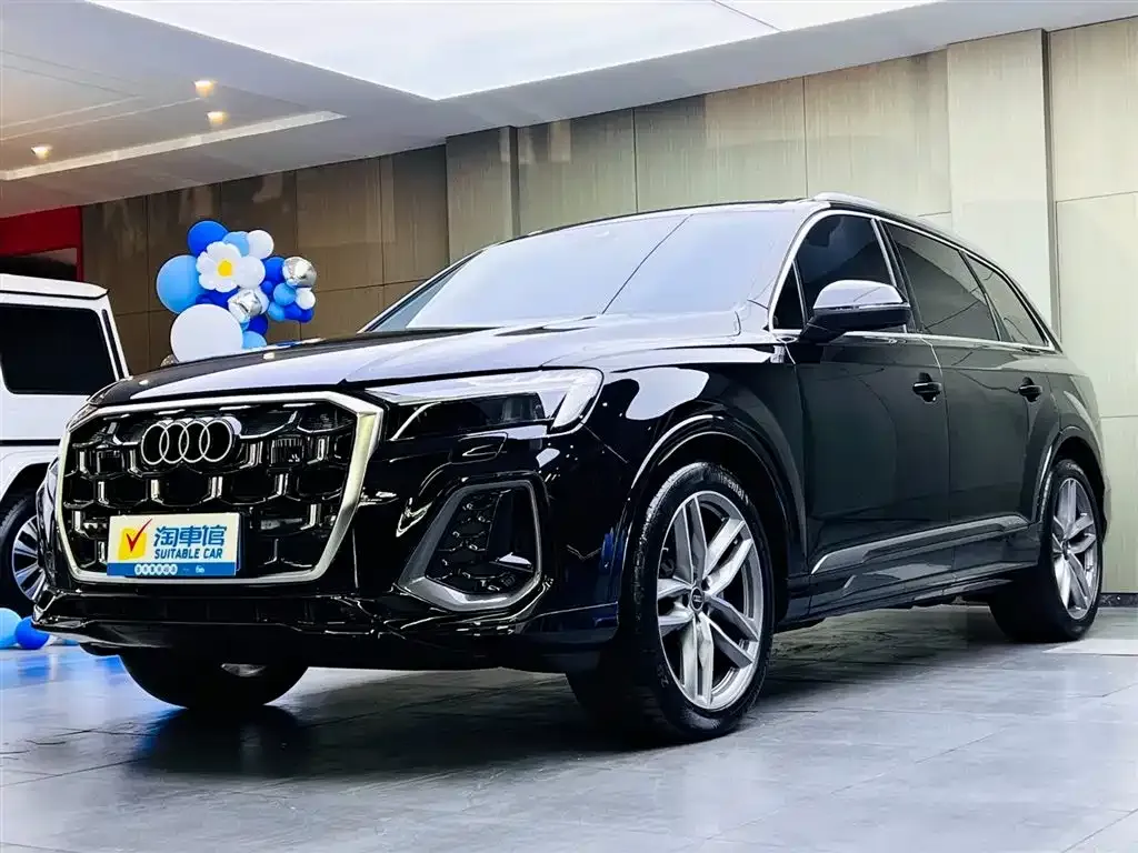 Audi Q7 — фото 1