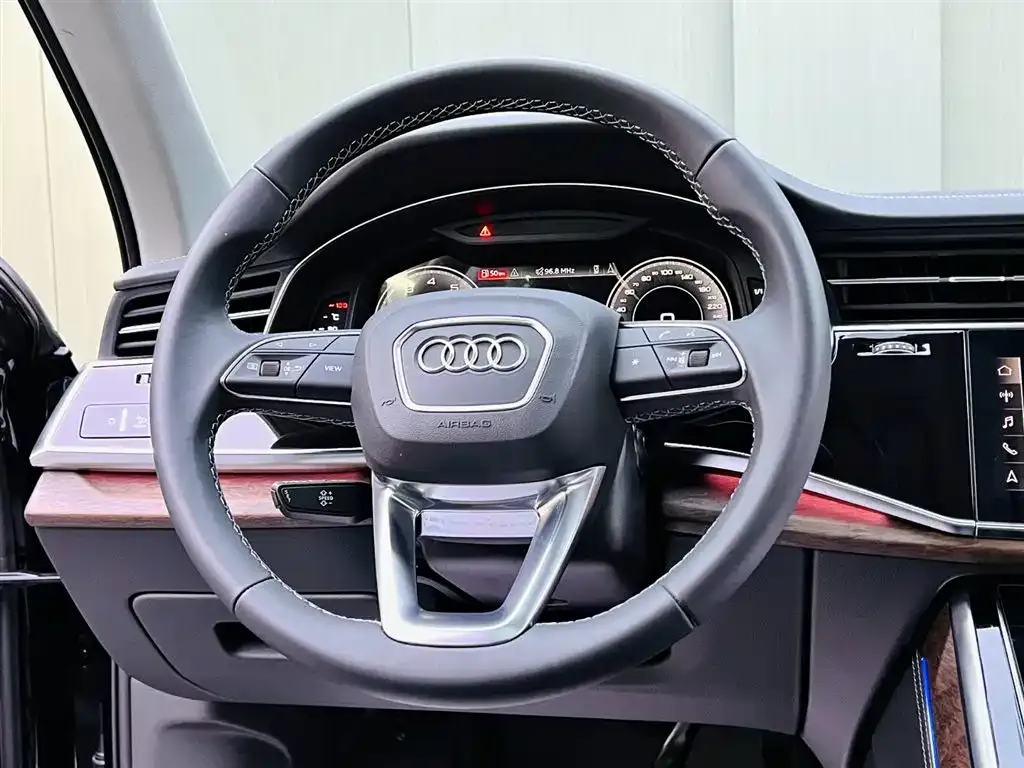 Audi Q7 — фото 7