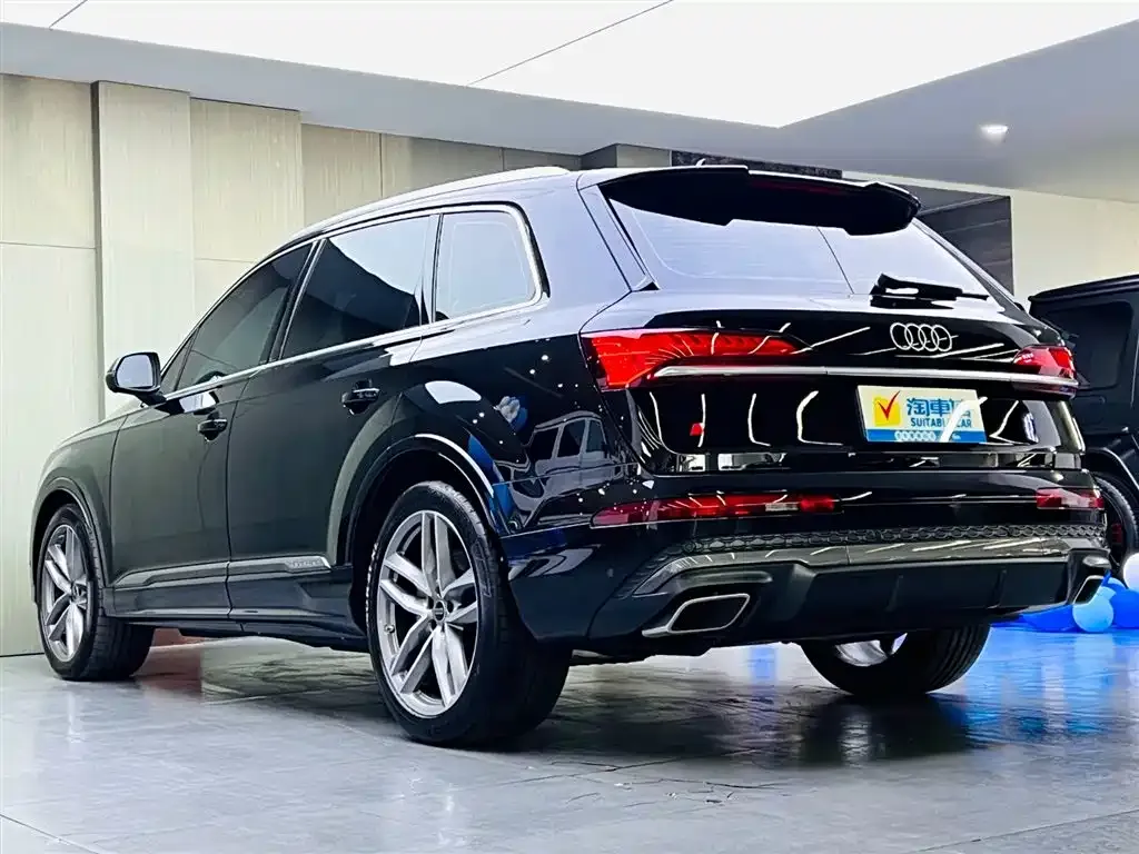 Audi Q7 — фото 8