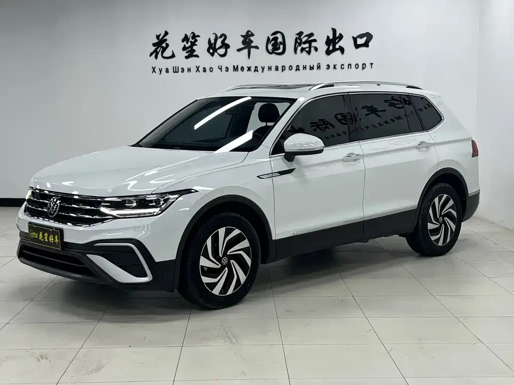 Volkswagen Tiguan L — фото 1