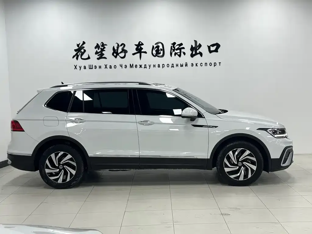 Volkswagen Tiguan L — фото 3