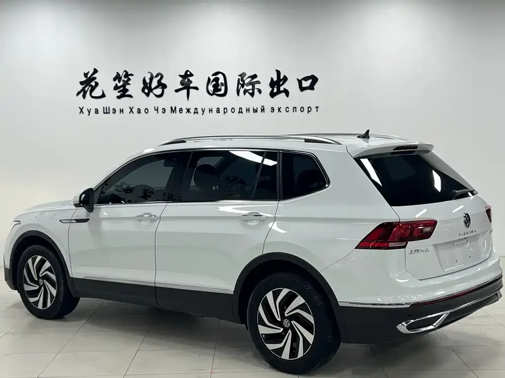 Volkswagen Tiguan L — фото 2