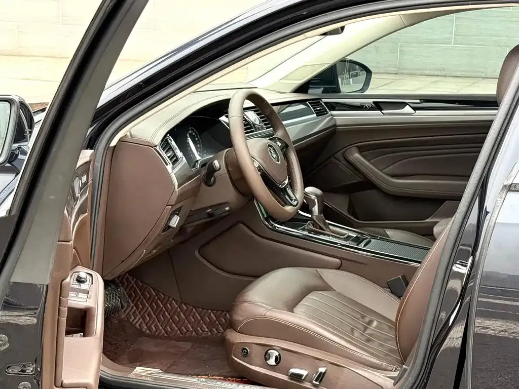 Volkswagen Phideon 2023 из CN, фото 4