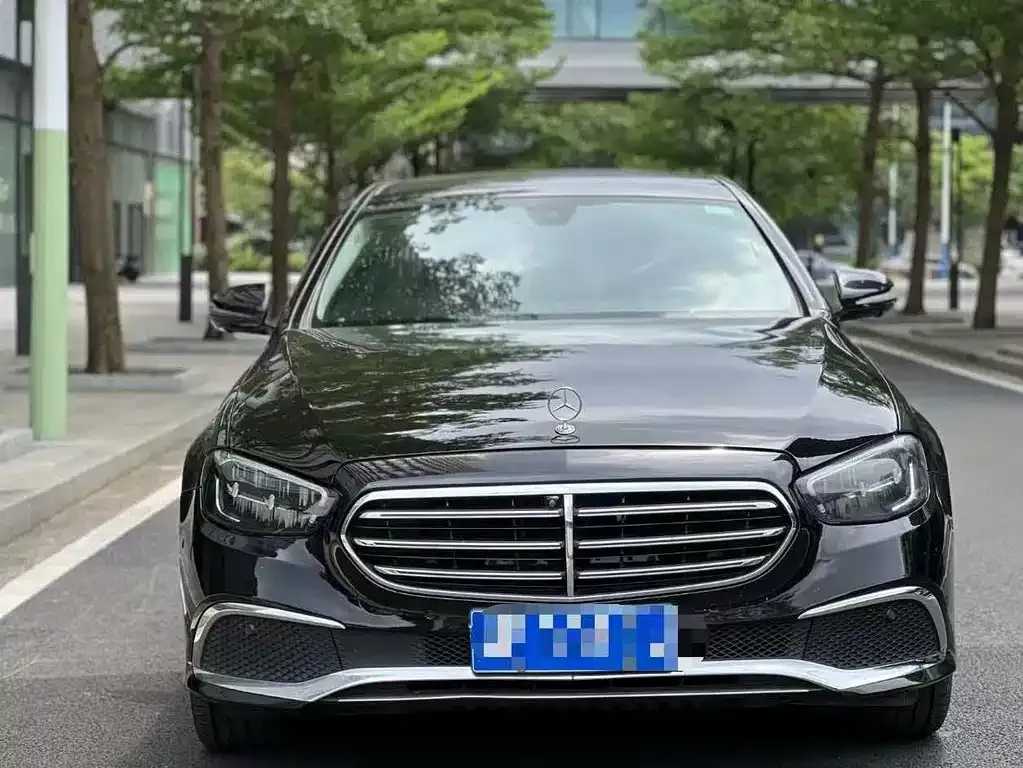 Mercedes-Benz E-Class — фото 1