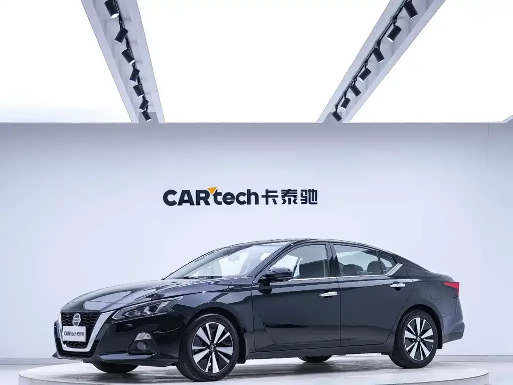 Nissan Teana — фото 1