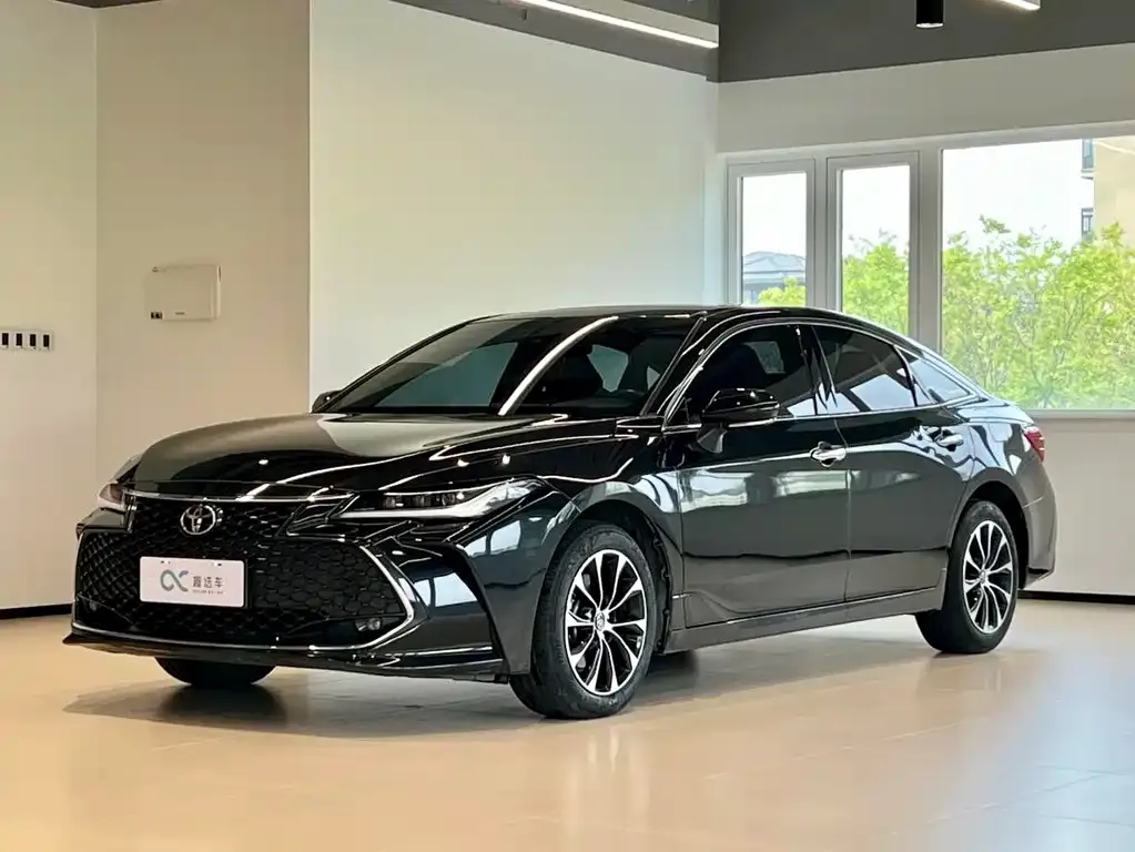 Toyota Avalon — фото 1