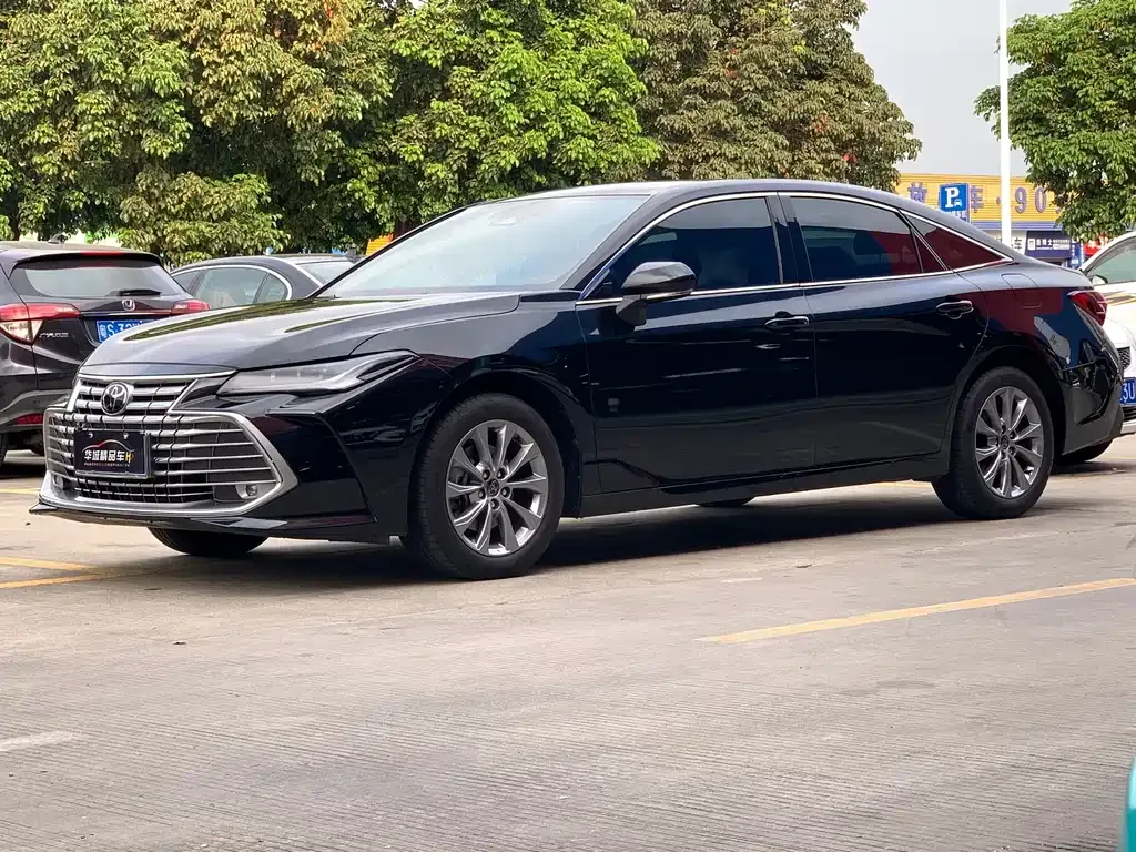 Toyota Avalon — фото 1
