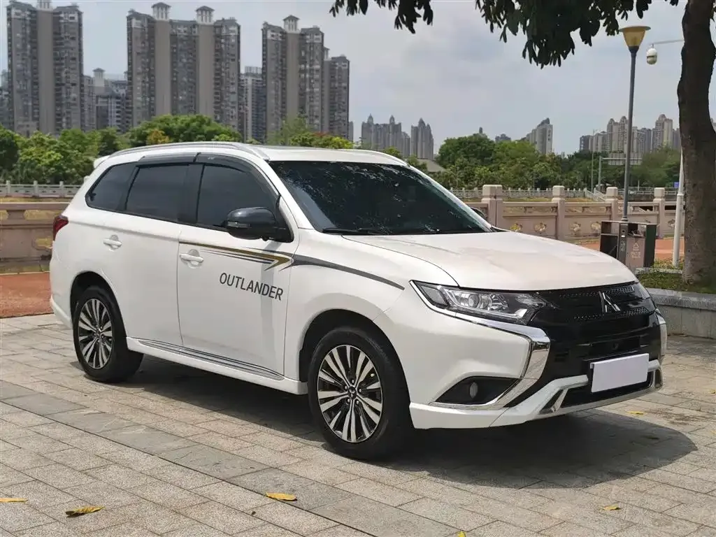 Mitsubishi Outlander 2021 из CN, фото 8