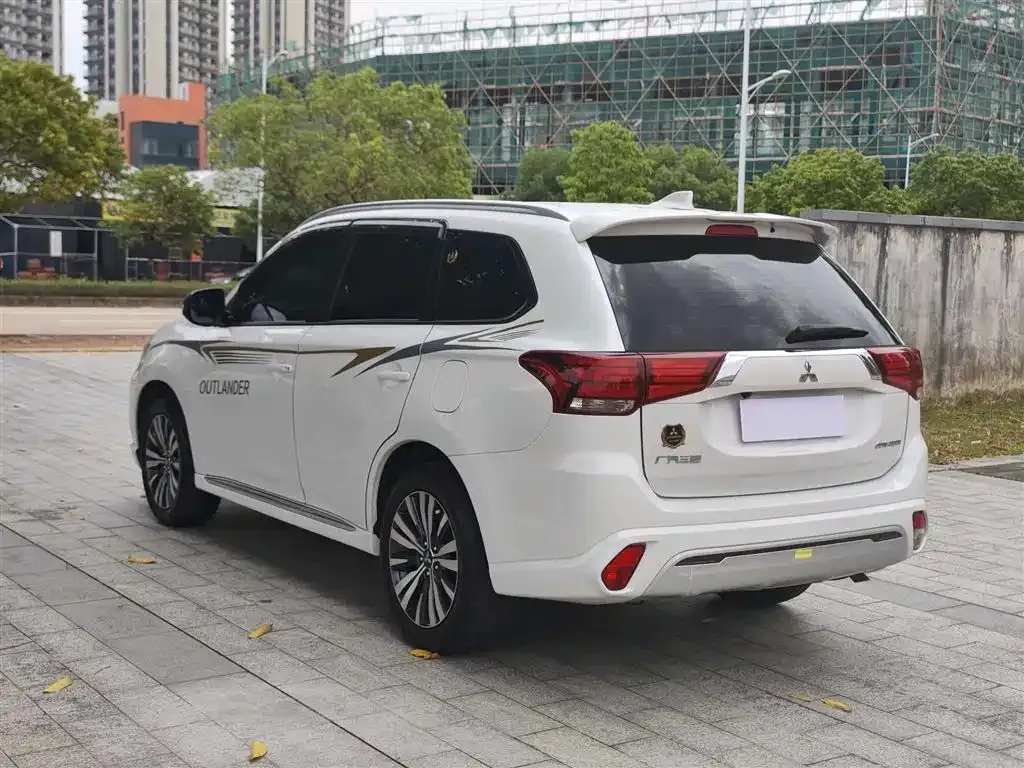 Mitsubishi Outlander 2021 из CN, фото 5