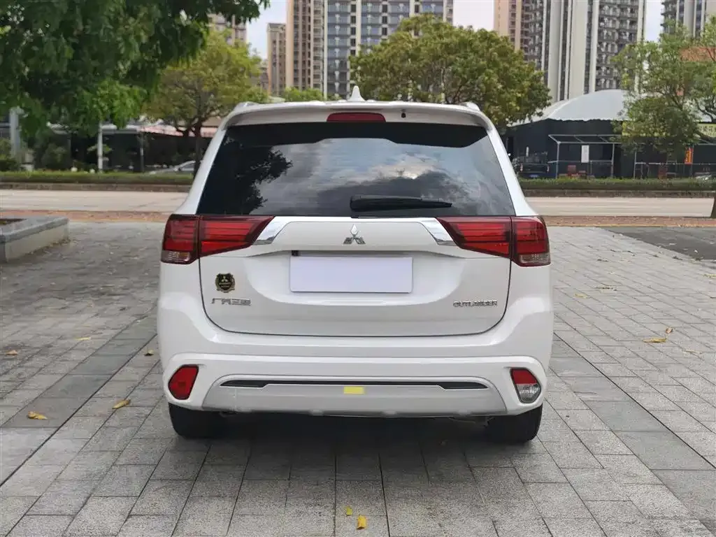 Mitsubishi Outlander 2021 из CN, фото 4