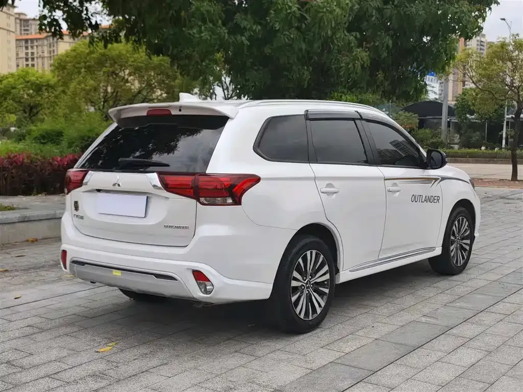 Mitsubishi Outlander 2021 из CN, фото 9