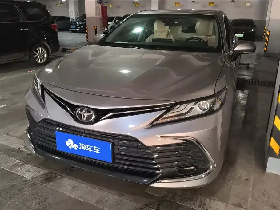 Toyota Camry — фото 10