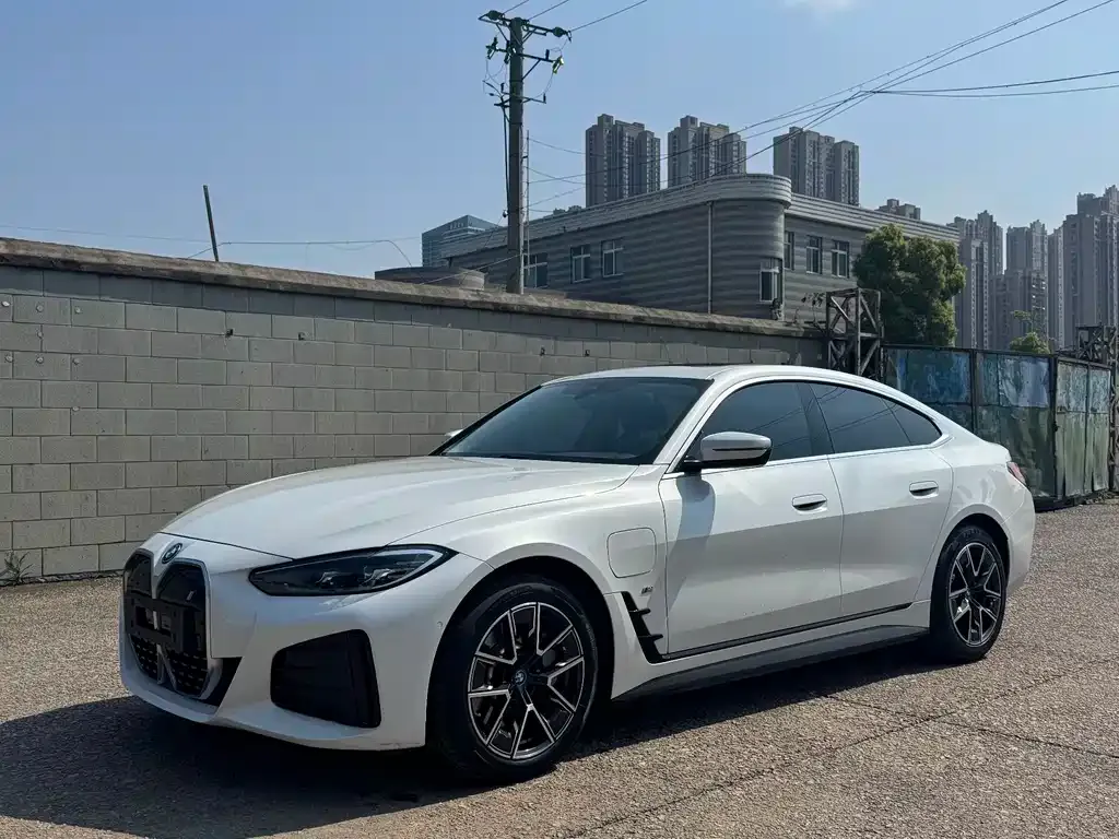 BMW i4