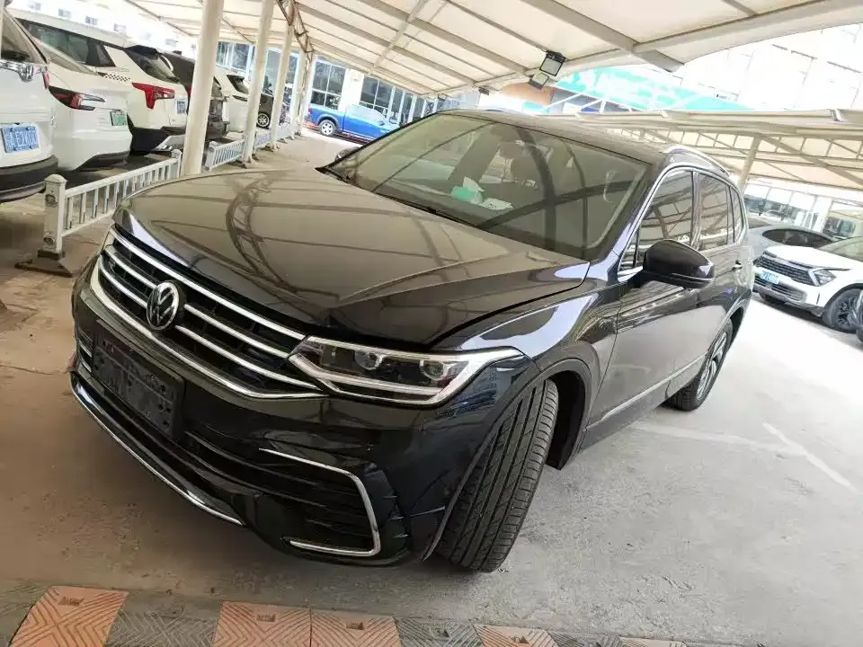 Volkswagen Tiguan L — фото 1