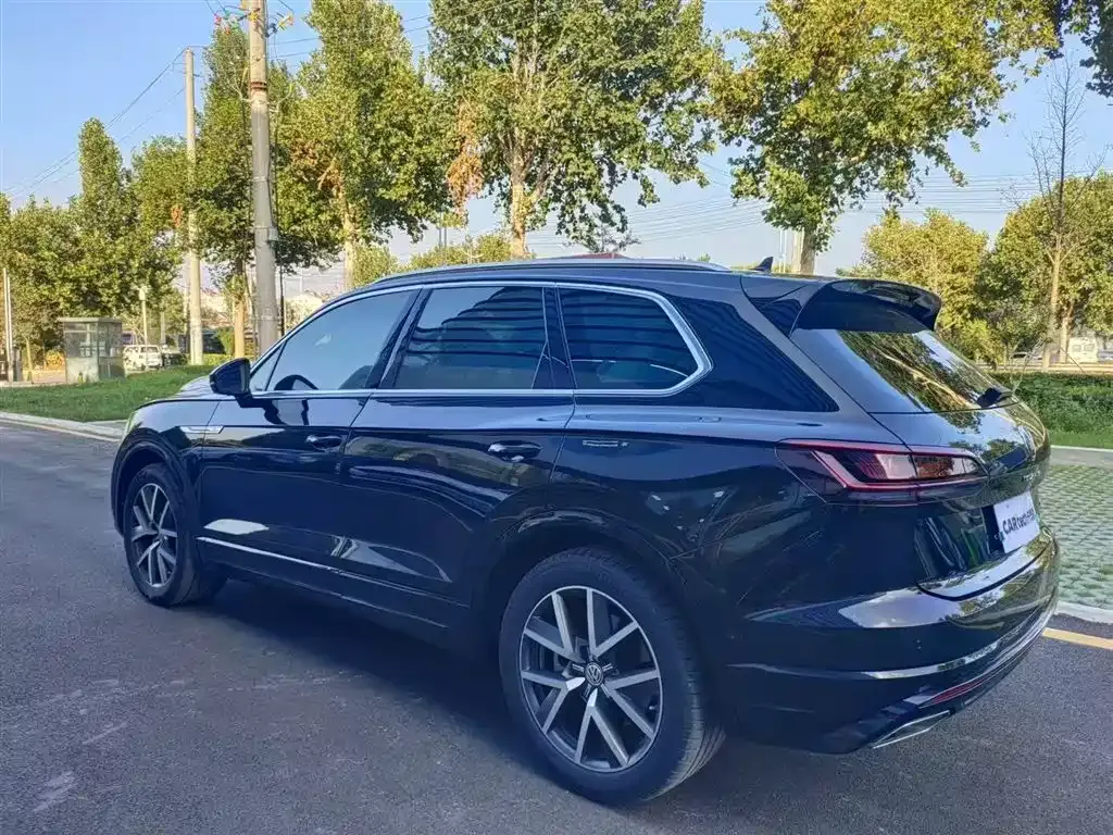 Volkswagen Touareg — фото 5