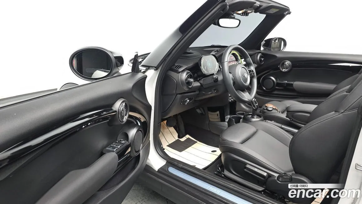 Mini Cooper Convertible 2024 из KR, фото 9