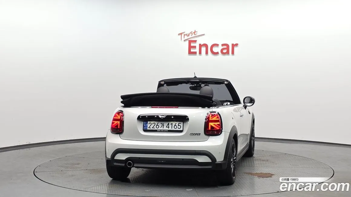 Mini Cooper Convertible 2024 из KR, фото 2
