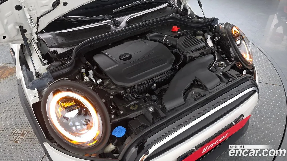 Mini Cooper Convertible 2024 из KR, фото 10