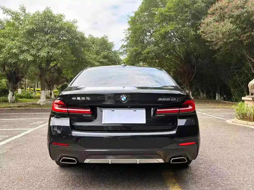 BMW 5 Series — фото 9