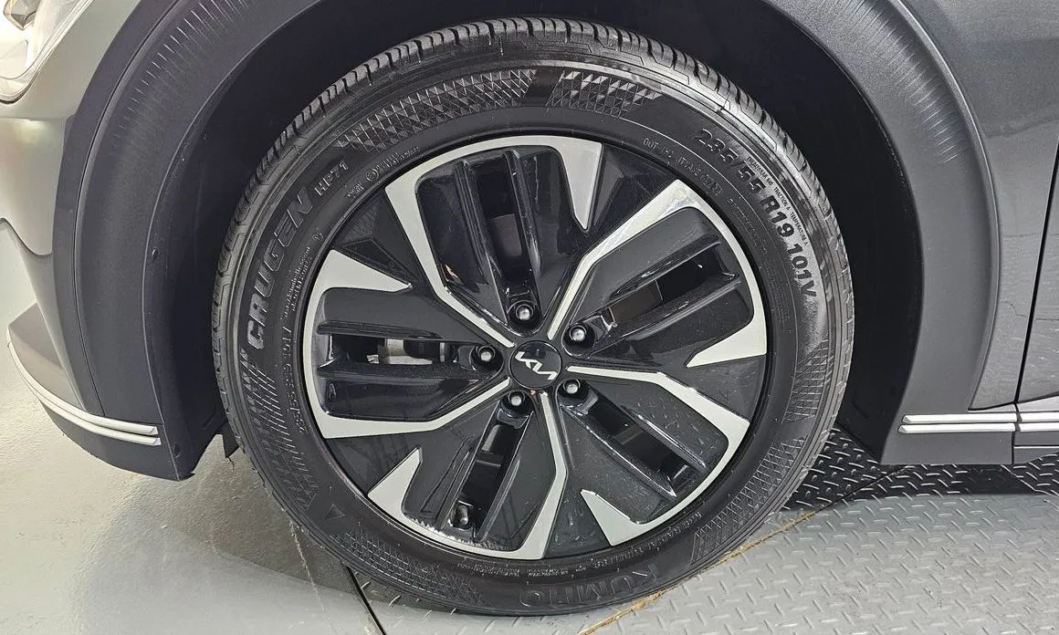Kia EV6 — фото 10