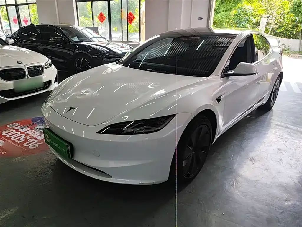 Tesla Model 3 — фото 1