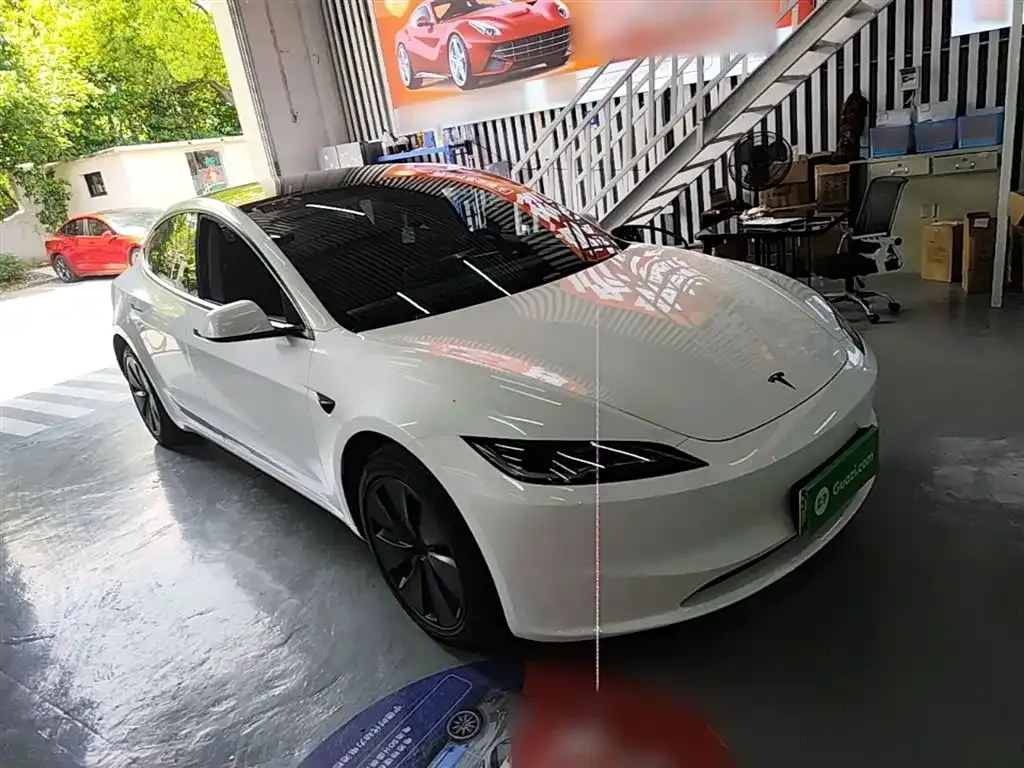 Tesla Model 3 — фото 9