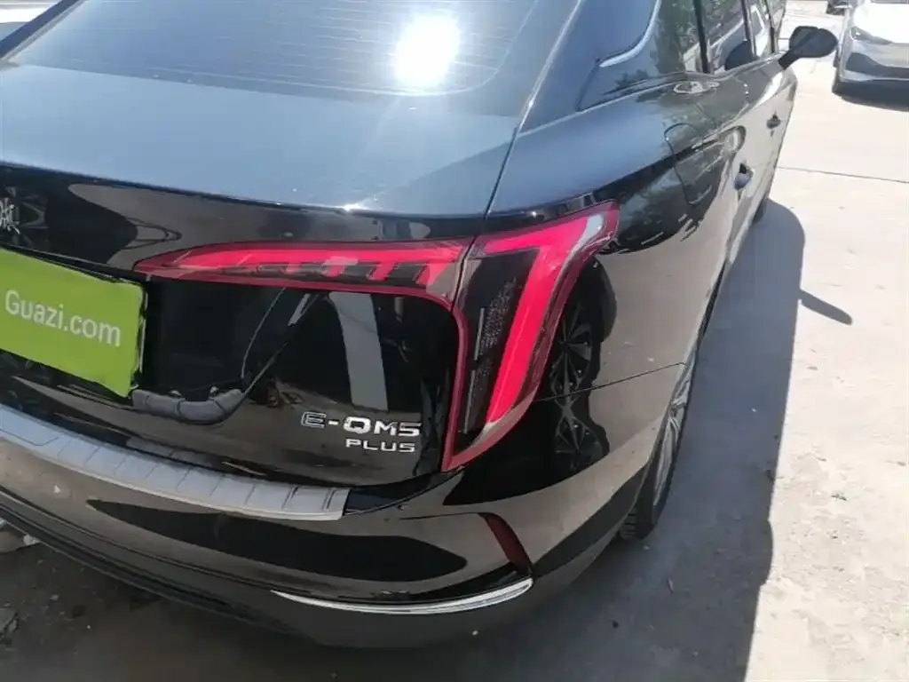 Hongqi E-QM5 — фото 3