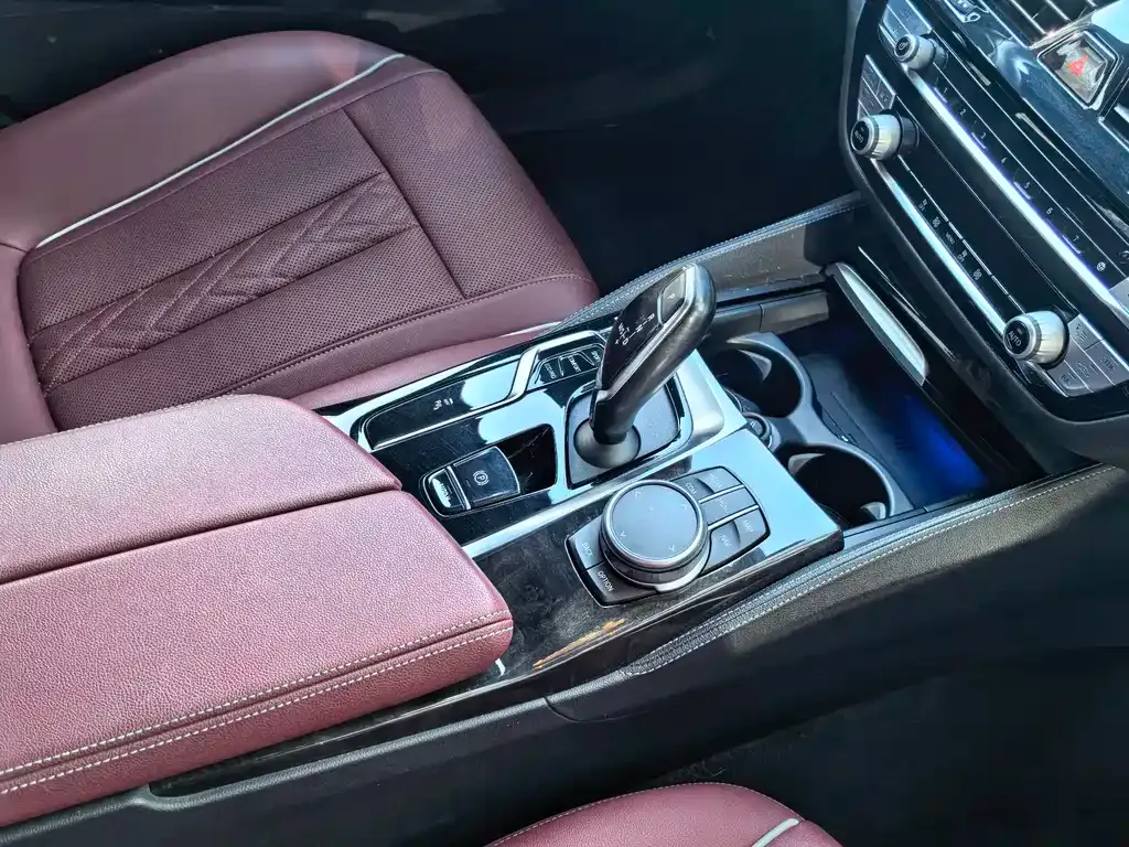 BMW 5 Series — фото 9