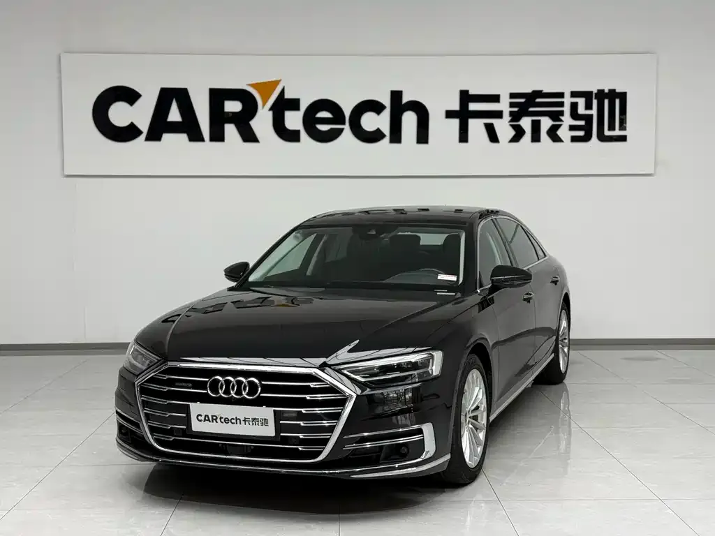 Audi A8 — фото 1