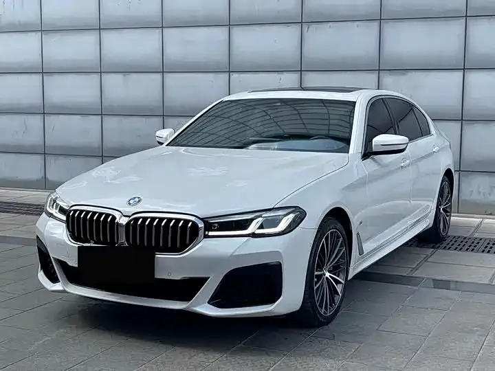 BMW 5 Series — фото 1