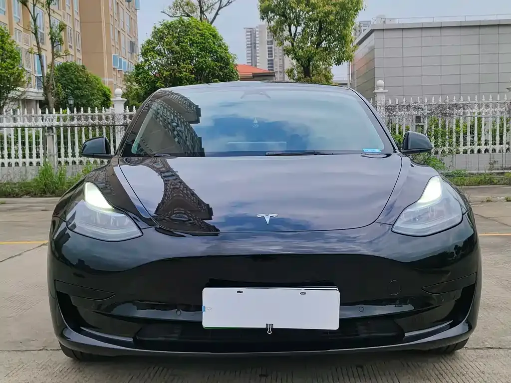Tesla Model 3 — фото 9