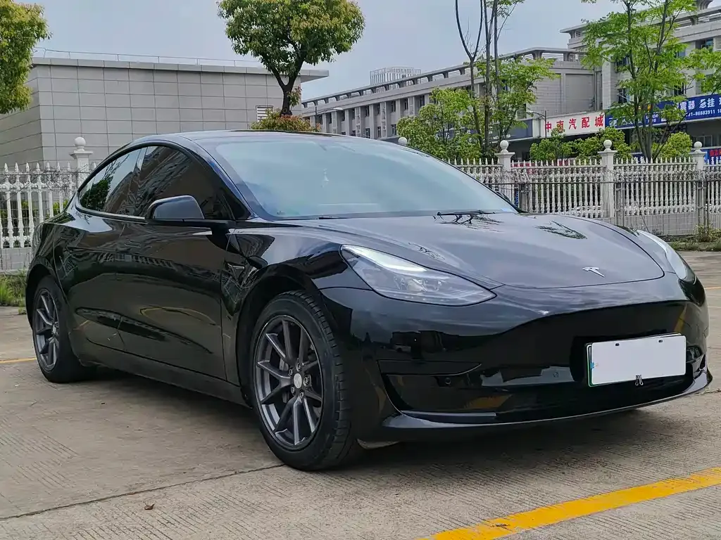 Tesla Model 3 — фото 10