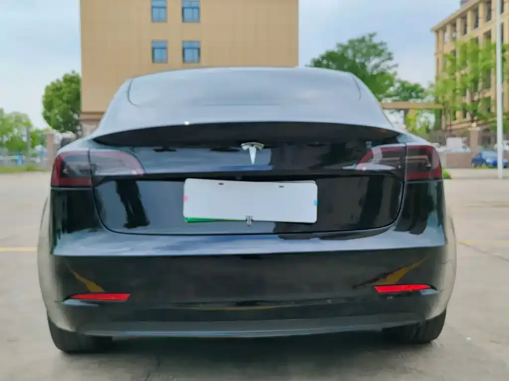 Tesla Model 3 — фото 2