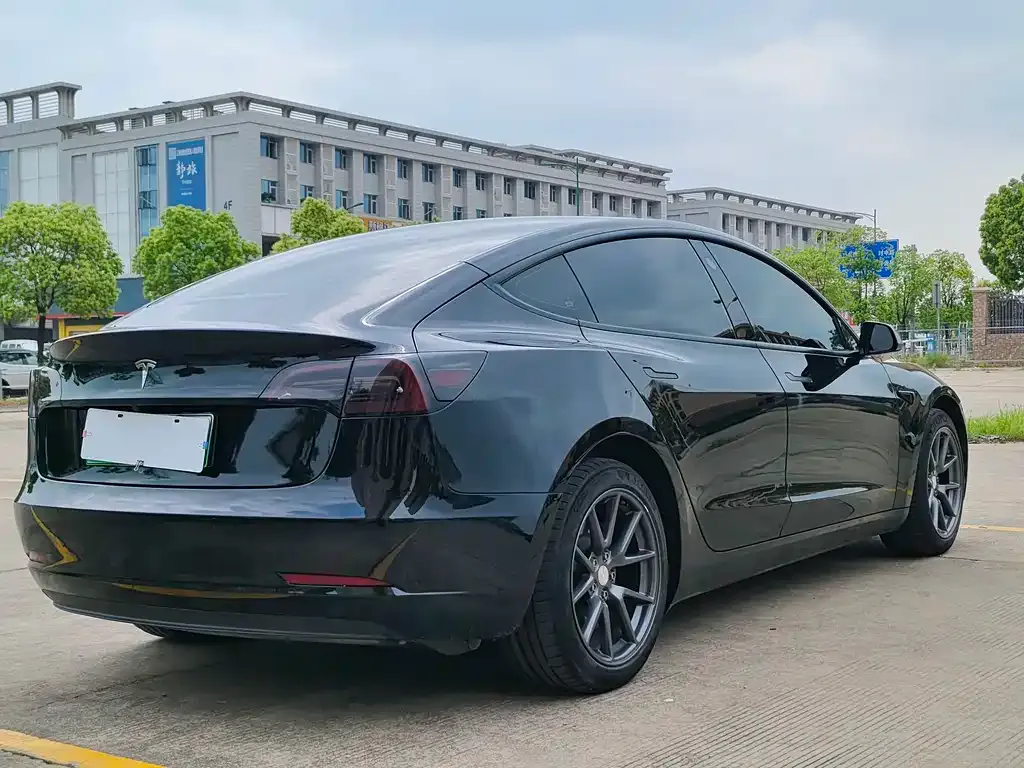 Tesla Model 3 — фото 6