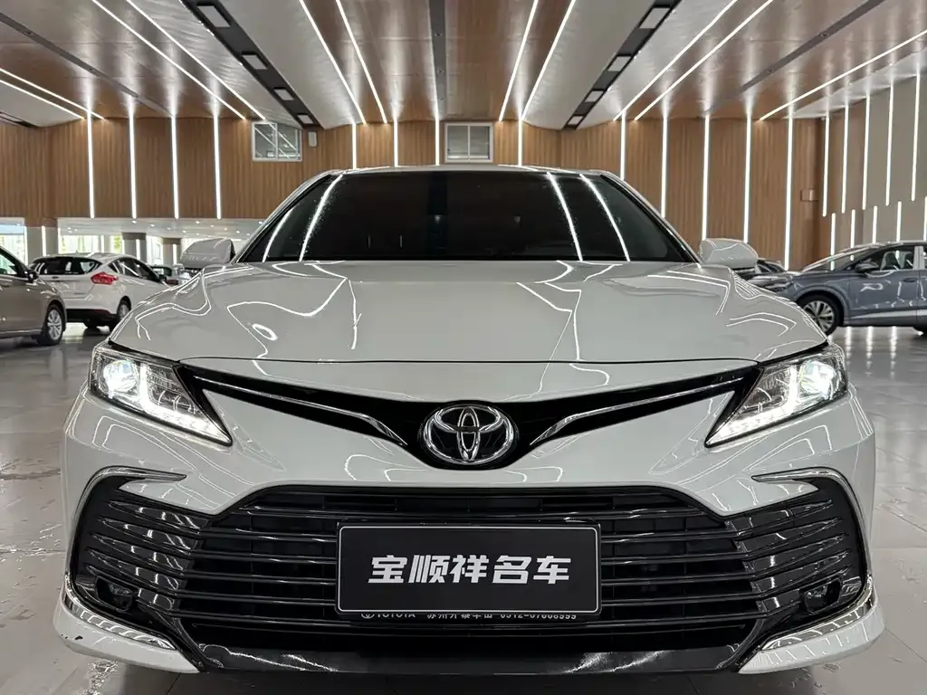 Toyota Camry — фото 8