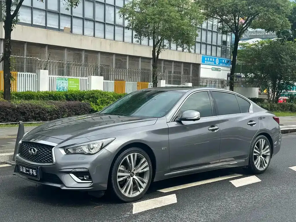 Infiniti Q50L — фото 1