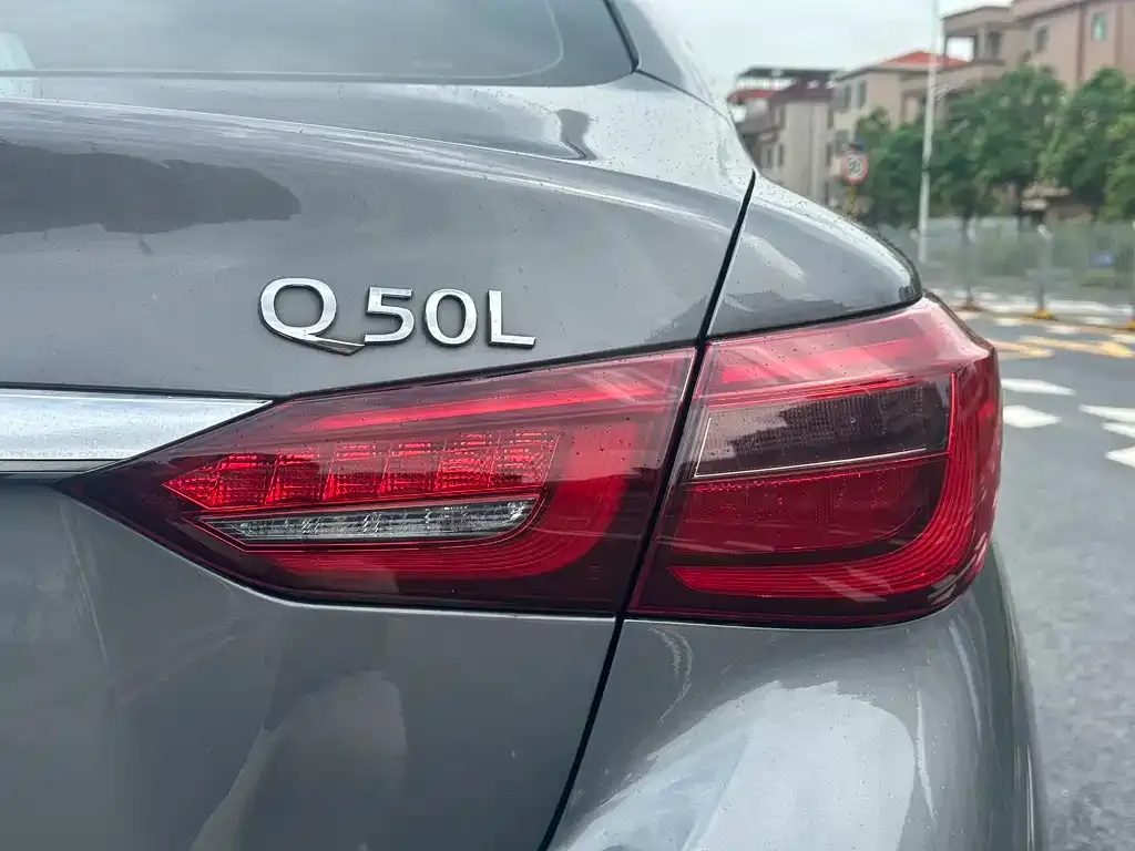 Infiniti Q50L — фото 10
