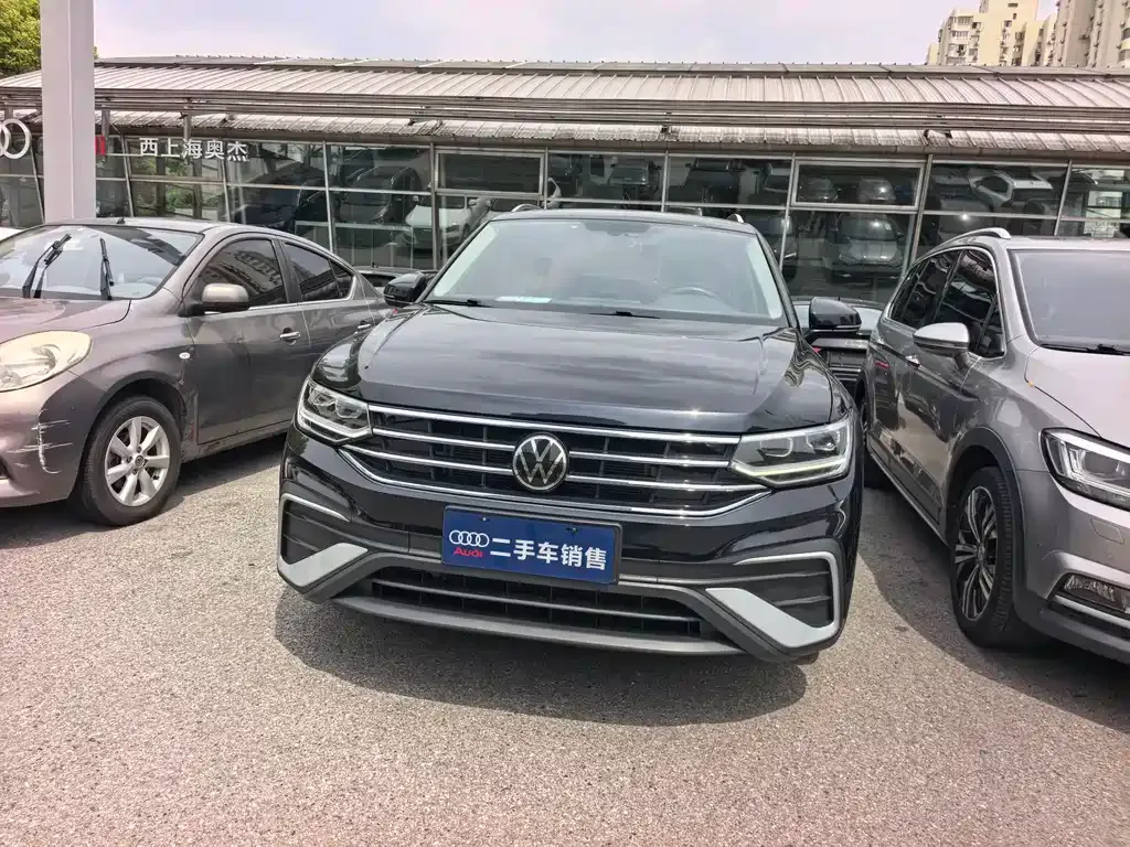 Volkswagen Tiguan L — фото 10