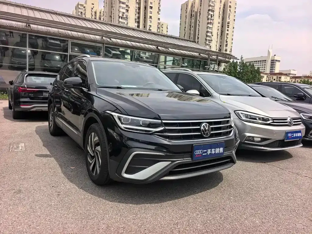 Volkswagen Tiguan L — фото 6