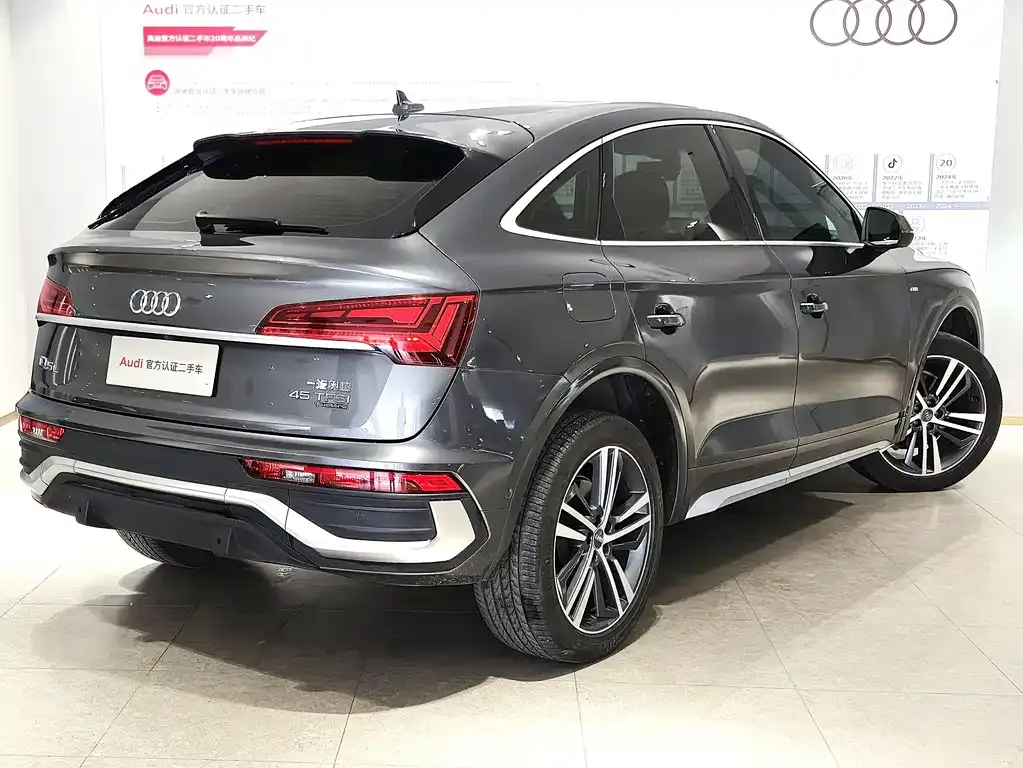 Audi Q5L Sportback — фото 9
