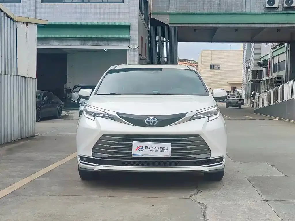 Toyota Sienna — фото 5
