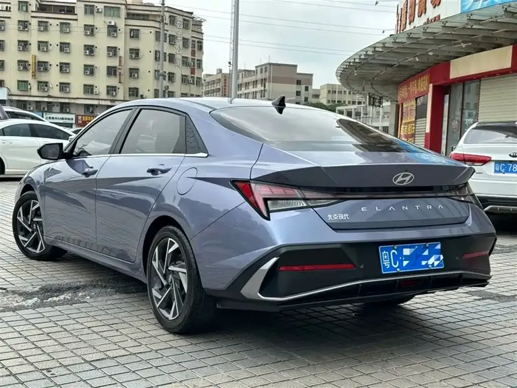 Hyundai Elantra — фото 7