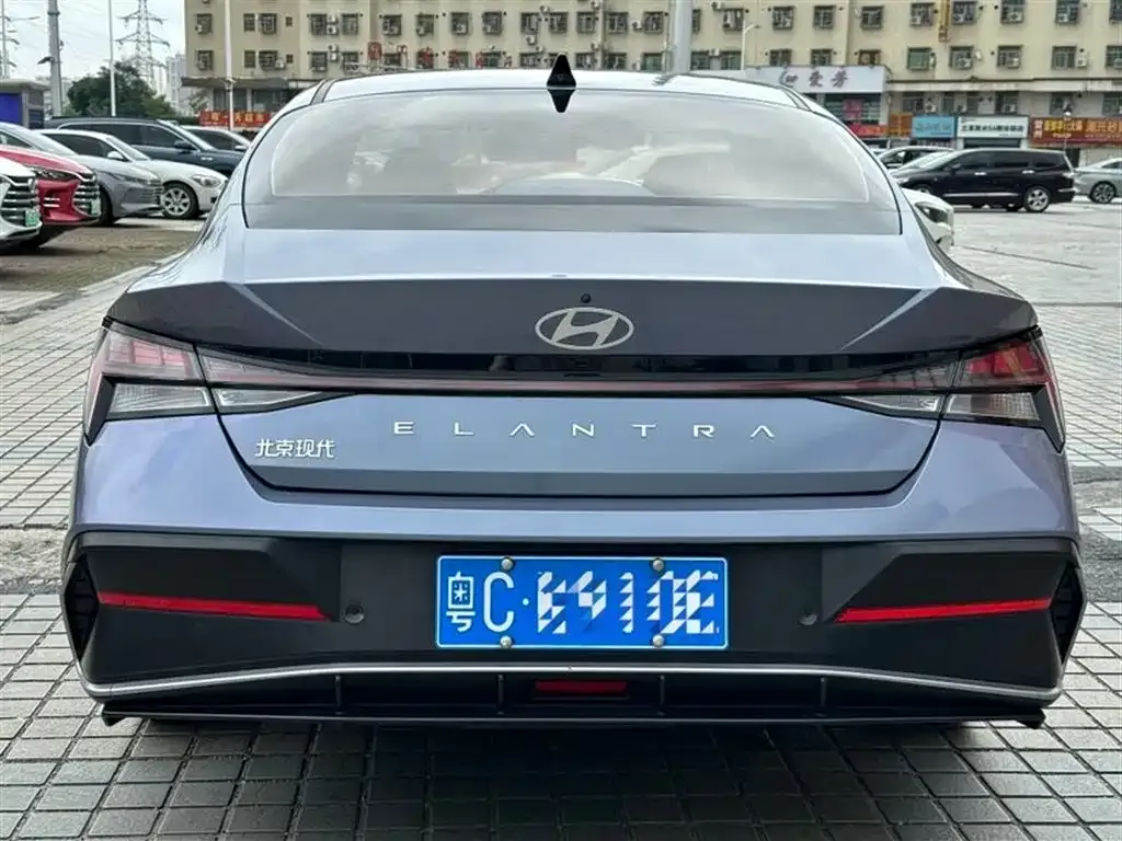 Hyundai Elantra — фото 3