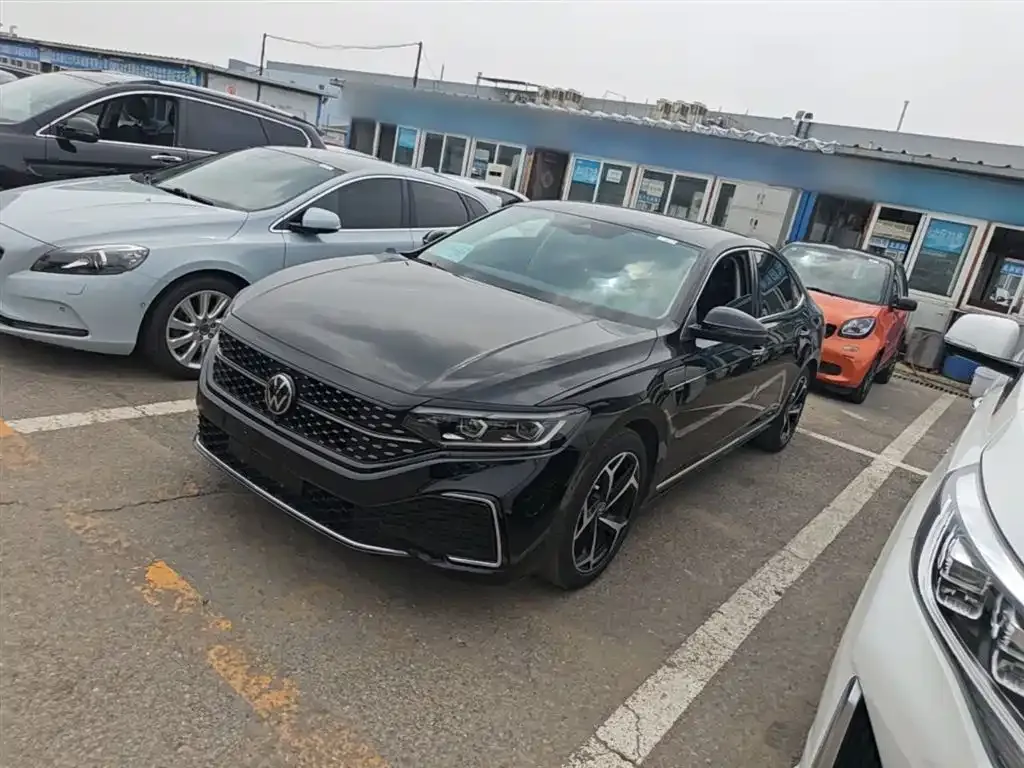 Volkswagen Passat — фото 1