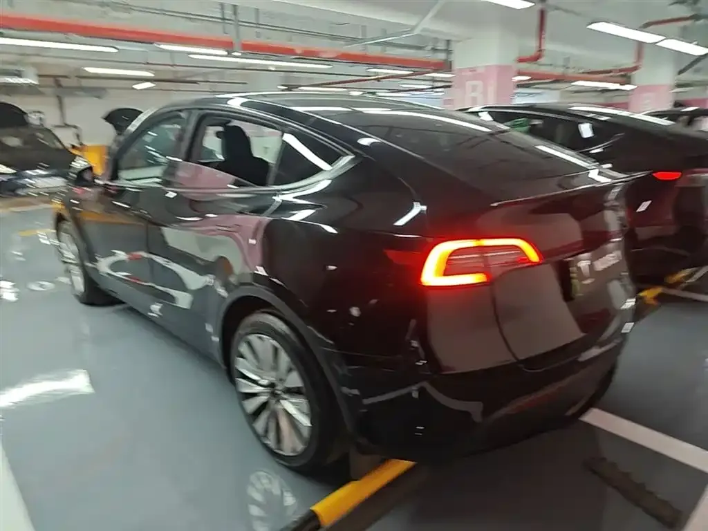 Tesla Model Y — фото 7