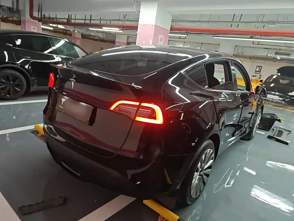 Tesla Model Y — фото 9