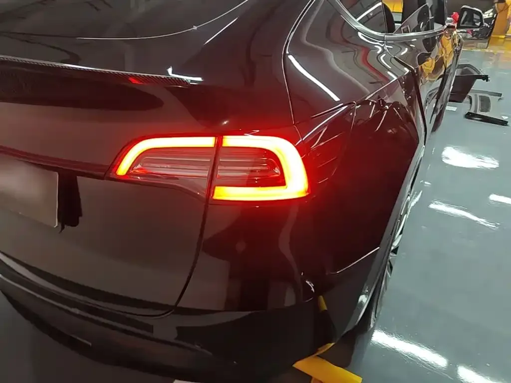 Tesla Model Y — фото 4